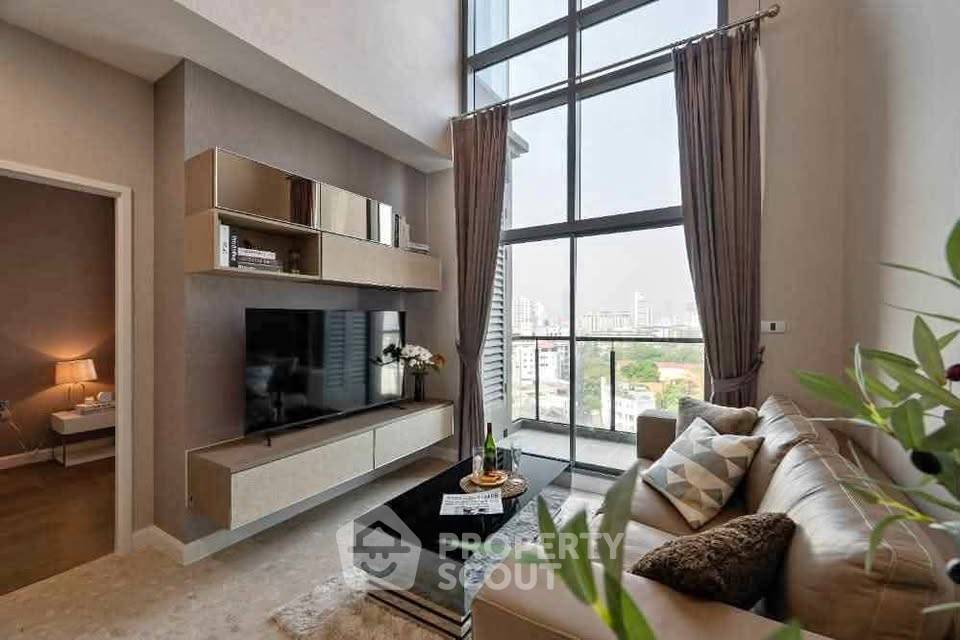 รูป ใกล้ BTS ทองหล่อ เพียง 200 ม. | 2 ห้องนอน The Crest Sukhumvit 34 (ID 3201675) - รูปที่ 1/7