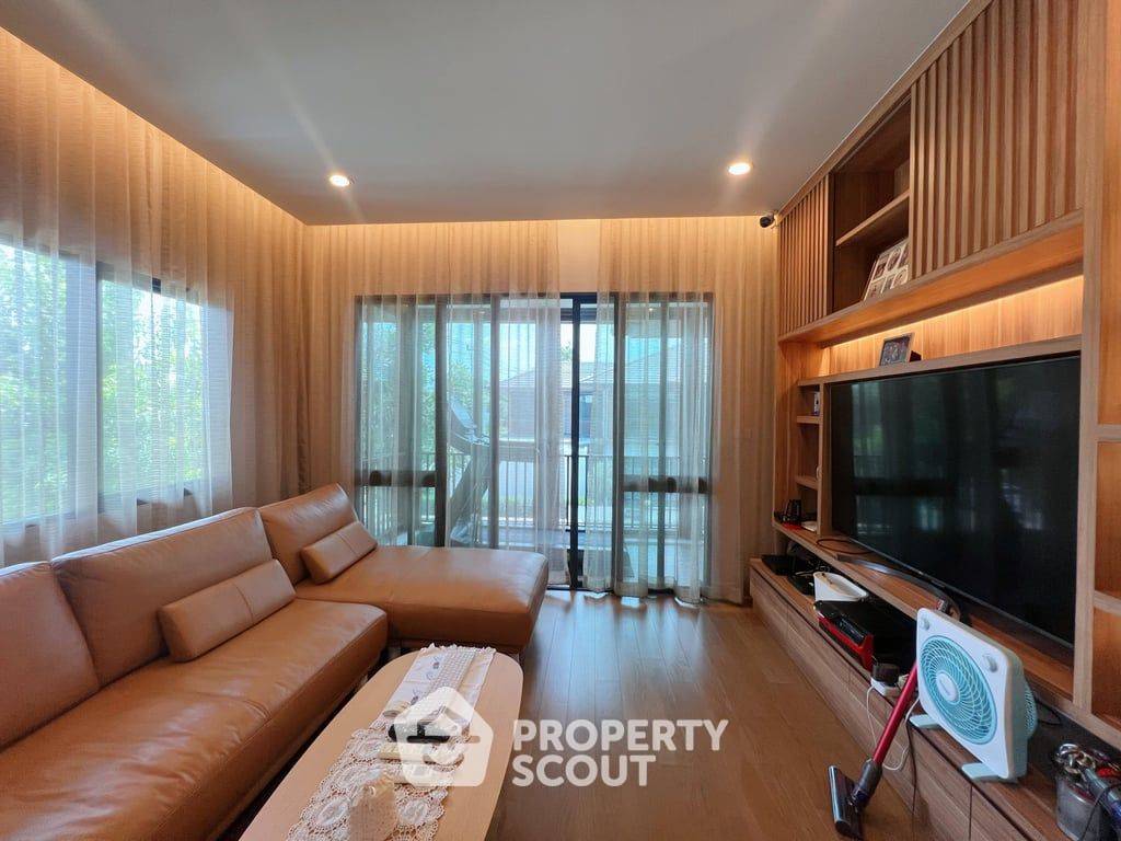 picture Large 4-BR 380 Sqm House At Burasiri Pattanakarn (ID 3014182) - 50/50