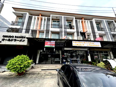 Shophouses for sale Pathumthani : For Sale Commercial Building , I Leaf Town Lumlukka Klong 3 , newly renovated , Lat Sawai , Lam Luk Ka , Pathum Thani , CX-129226 ✅ Live chat with us ADD LINE @connexproperty ✅