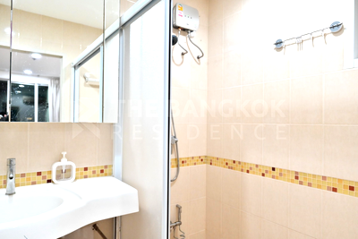 Condos for sale : Life@Ratchada(Ladprao 36) Condo Near MRT to Save More Time near BTS Ha Yaek Lat Phrao