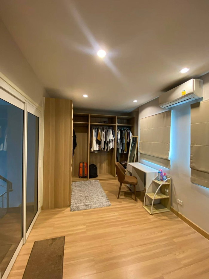 รูป 🏡✨เช่า / ขาย!! ทาวน์โฮม 3 ชั้น โครงการบ้านอัครา รามคำแหง–วงแหวน 5 ห้องนอน 4 ห้องน้ำ เฟอร์นิเจอร์ + Built-in - รูปที่ 4/14