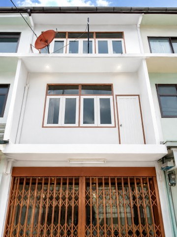 picture Central location in Sathorn, BTS Surasak, 1.6 km, 30 sq m, 220 sq m, 3-story townhome, Silom. - 8/8