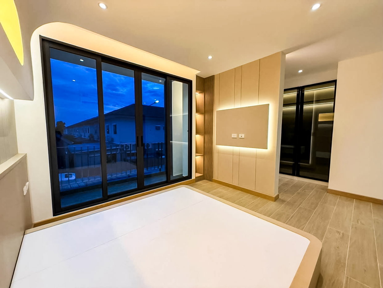 picture 3 Bedroom Modern Contemporary House for Sale Laem Chabang - 10/21
