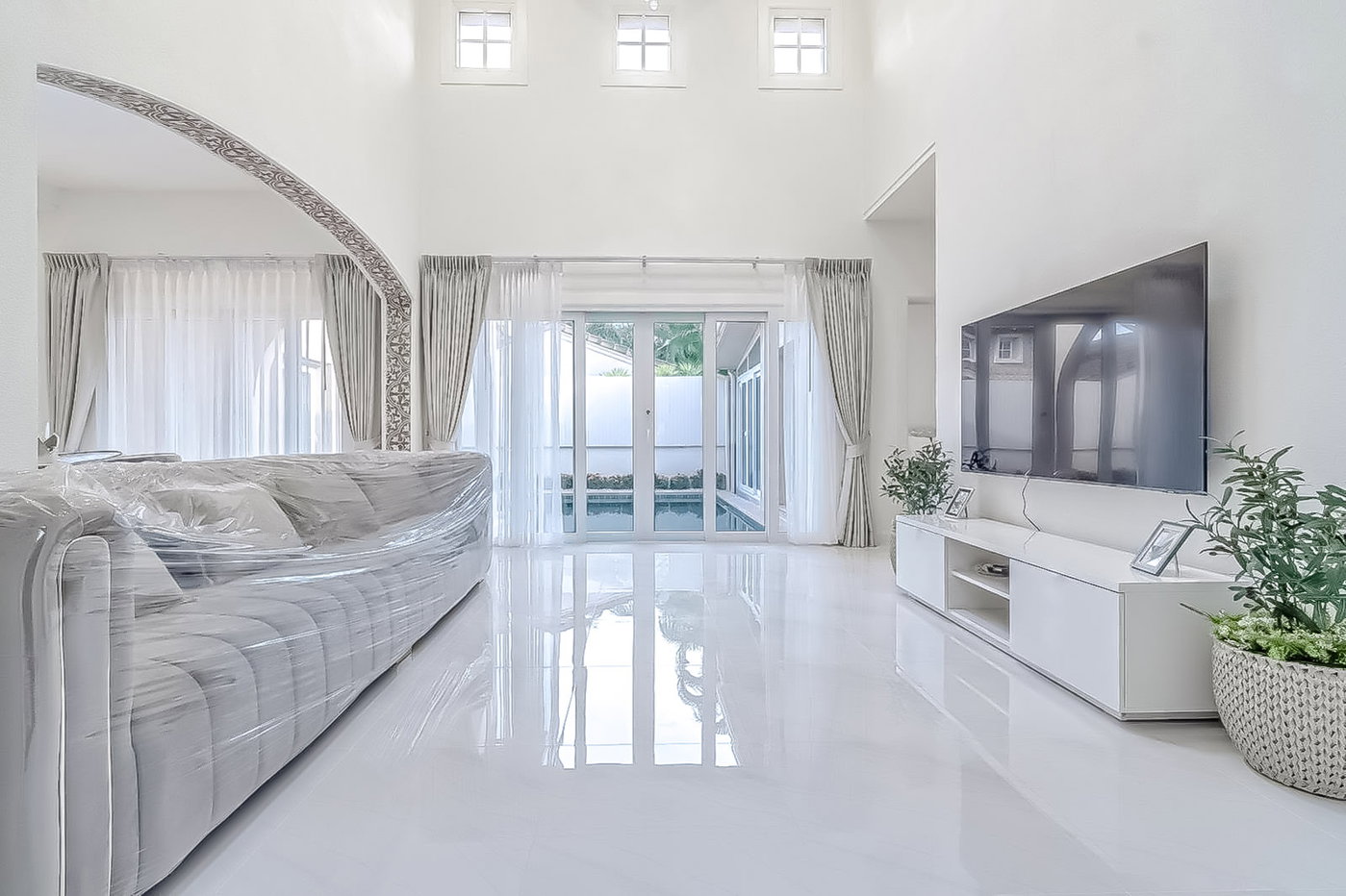 picture Modern Pool Villa for Rent Chaiyaphrue East Pattaya 3Bedrooms - 1/10