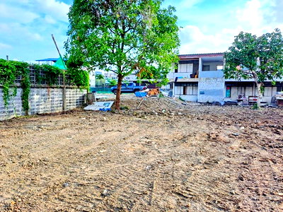 Land for rent : Land for rent 166 to 550 sq m. Rama 3, Wat Phai Ngoen 620 m. Accessible by 10-wheel pile truck. HomePro Rama 3 779 m. Central Rama 3 2 km.