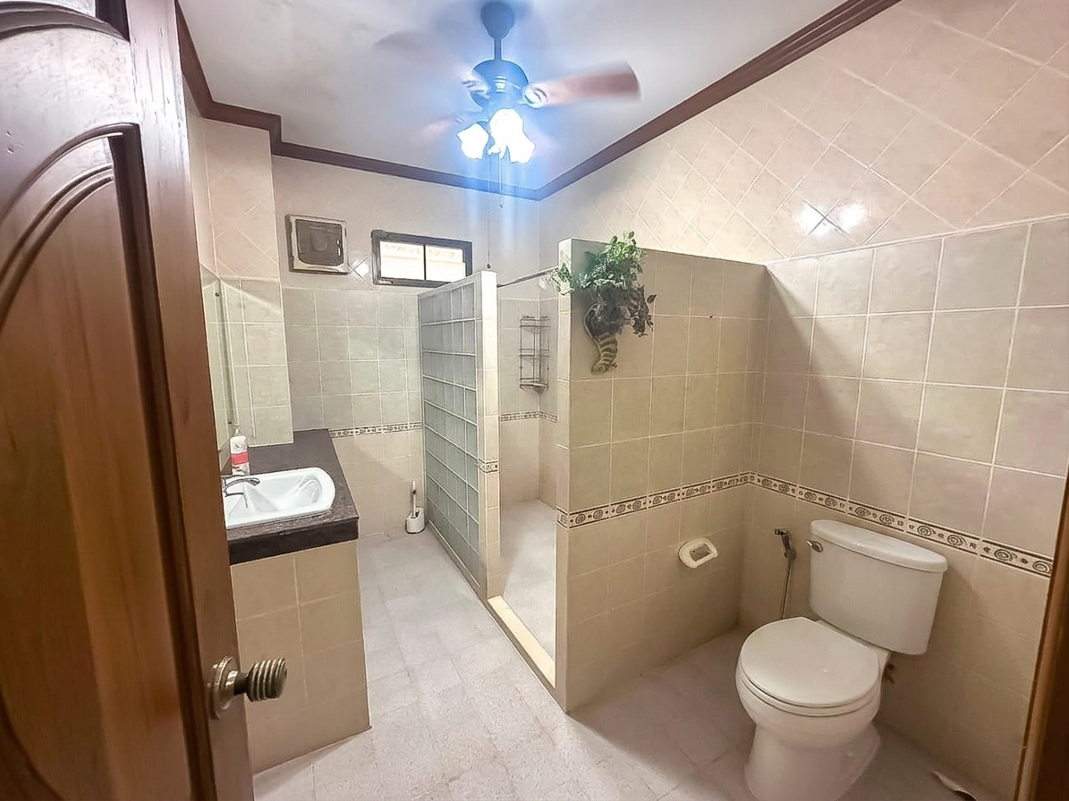 picture Spacious 2 Storey House for Rent Noen Plab Wan East Pattaya - 14/20
