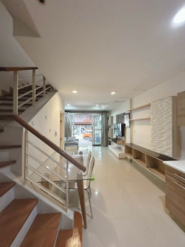 ให้เช่าทาวน์โฮม 3 ห้องนอน 180 ตร.ม. 18 ตร.ว. บ้านกลางเมือง เดอะ ปารีส พระราม 9-รามคำแหง