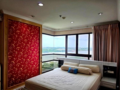 Condos for sale : Riverside Penthouse Condo with an Unobstructed 180° Panoramic Chao Phraya River View! Spacious Corner Unit at an Affordable Price.