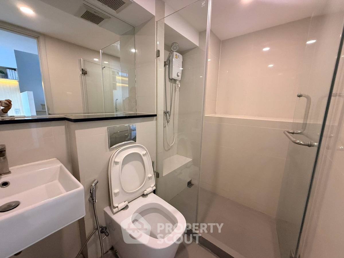 picture High-Floor 2-BR At Knightsbridge Prime Sathorn Near BTS Saint Louis (ID 513783) - 11/21