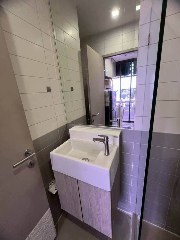 picture Ideo Mobi Phayathai | 16,000 THB/Month | Pool View | 21 sq.m. | Ready 1 Sep 2026 - 12/15