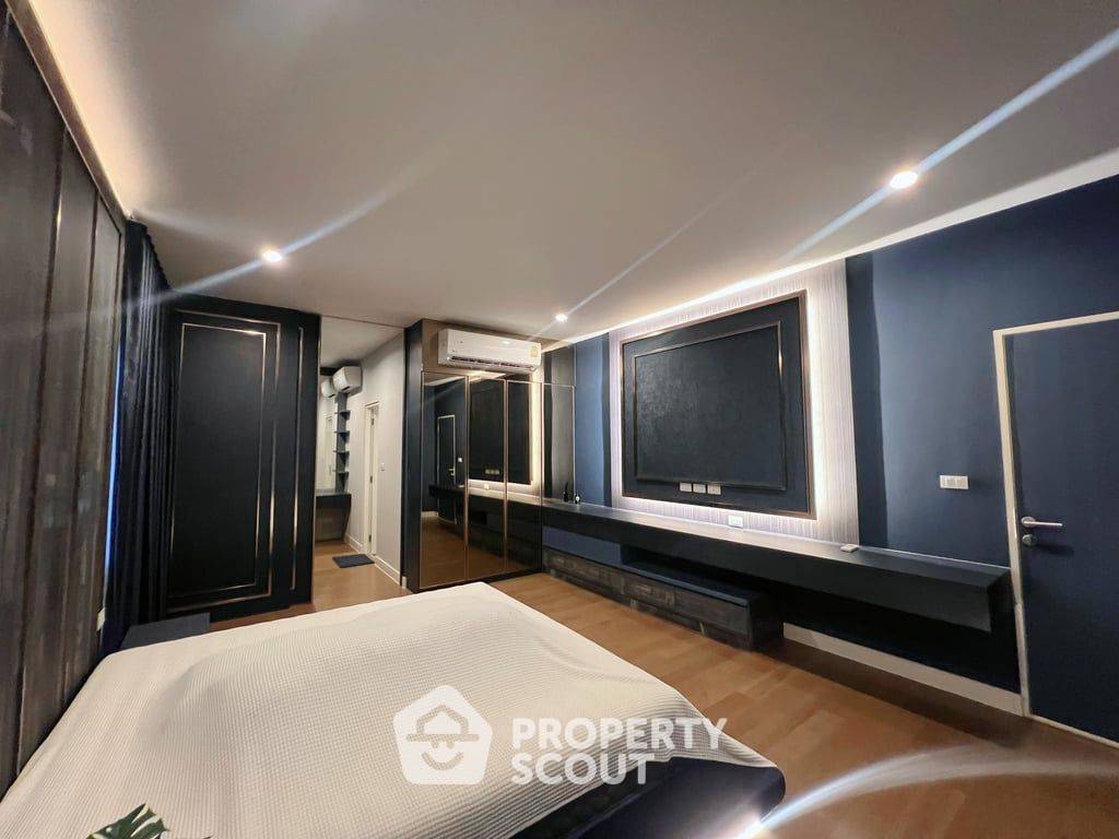 picture Large 4-BR 380 Sqm House At Burasiri Pattanakarn (ID 3014182) - 33/50