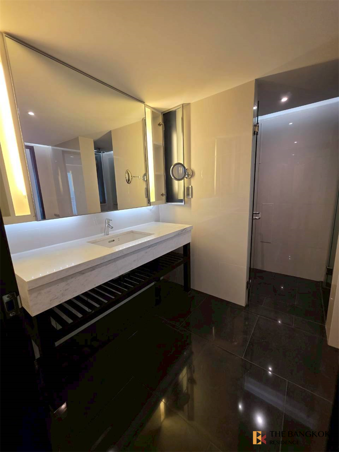 picture The Private Residence Rajdamri near BTS Ratchadamri Premium Unit Close to All Conveniences - 8/10