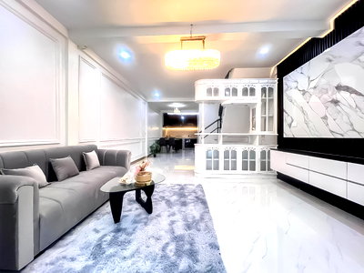 Townhouses for sale Chonburi : Stylish Townhouse for Sale Noen Plub Wan Pattaya 2 Bedroom