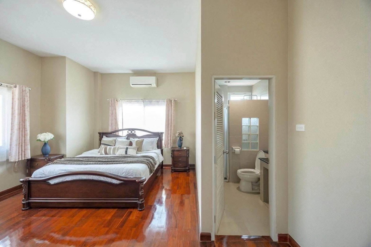 รูป บ้านเช่าในโครงการ4 ห้องนอน 4 ห้องน้ำ พร้อมอยู่ ใกล้โรงเรียนนานาชาติลานนา หางดง-เชียงใหม่ (RA1433) T.0946511456 - รูปที่ 12/19