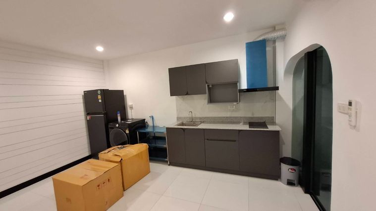 4-bed home office for rent, 208 sqm, 18 sq wah, Phra Khanong