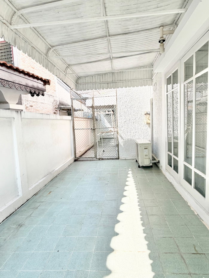 รูป ขายบ้านเดี่ยวสวย หมู่บ้านสัมมากร รามคำแหง 112 รถไฟฟ้าสายสีส้ม BTS สัมมากร เฟอร์นิเจอร์ครบ แอร์ 6 เครื่อง เนื้อที่ 56 ตรว. พร้อมอยู่ - รูปที่ 23/23