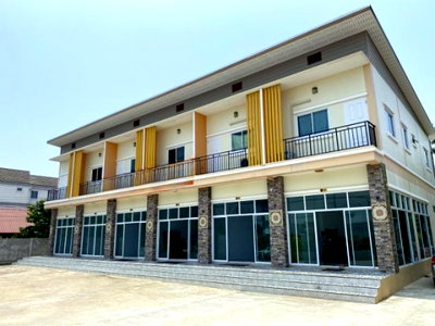 Shophouses for rent : Udon Thani, commercial building, 2 floors, 6 units, 2 bedrooms, 2 bathrooms, 44 sq m., near Global House Nong Han, 400 m.