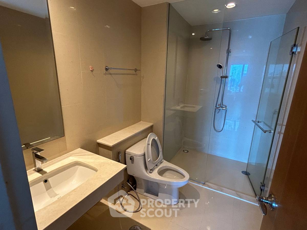 picture 200m From BTS Chit Lom | 1-BR At The Royal Maneeya Condominium (ID 2286910) - 8/16