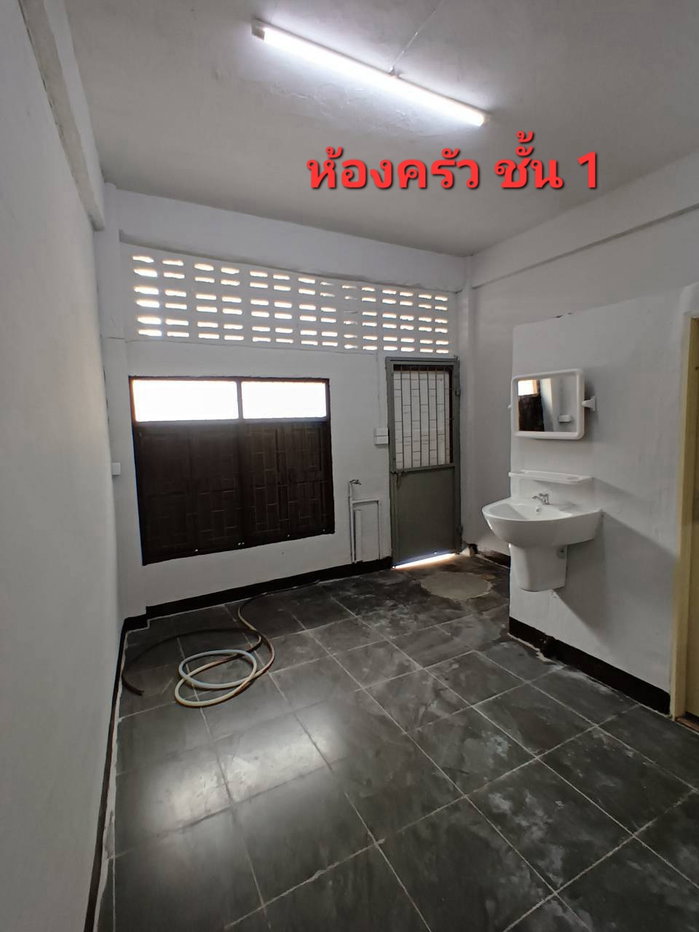 รูป ขายอาคารพาณิชย์ 3 ชั้น ทำเลค้าขายดีติดโรงเรียน  - รูปที่ 4/9