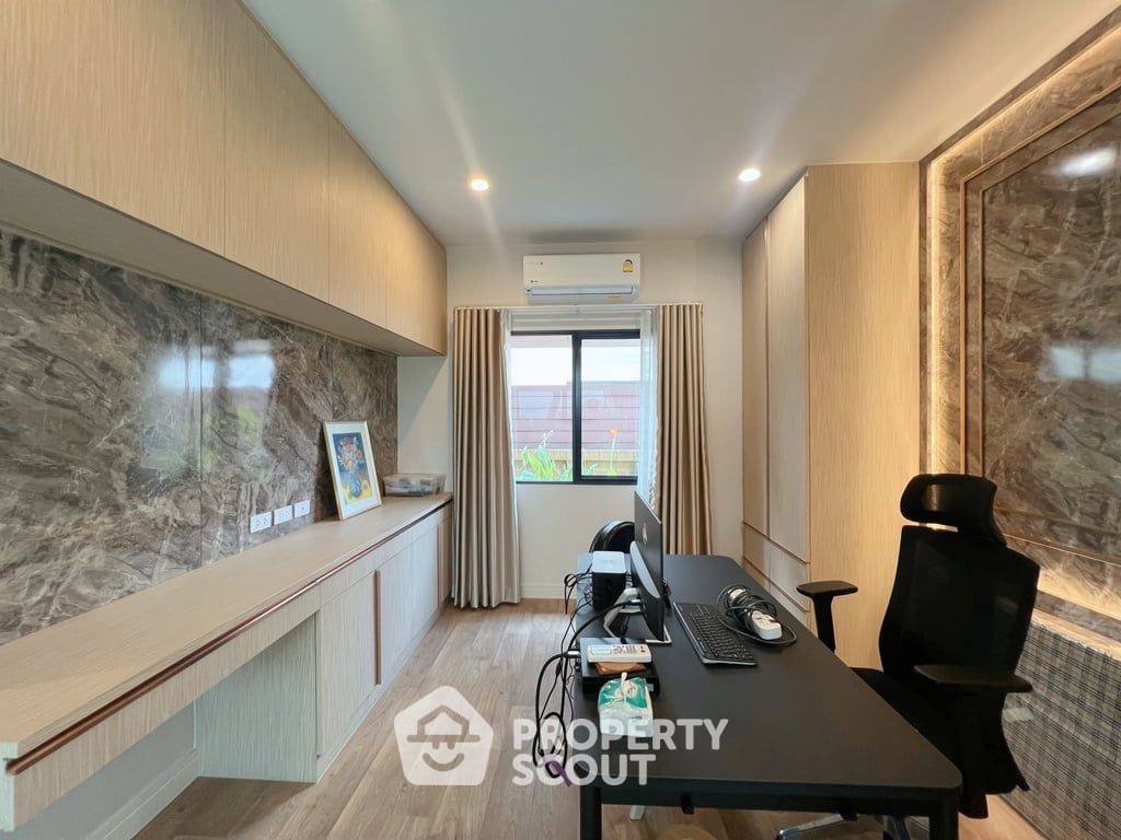 picture Large 4-BR 380 Sqm House At Burasiri Pattanakarn (ID 3014182) - 36/50