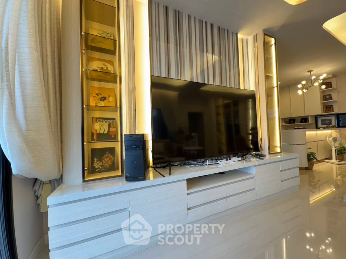 picture Large 4-BR 380 Sqm House At Burasiri Pattanakarn (ID 3014182) - 12/50