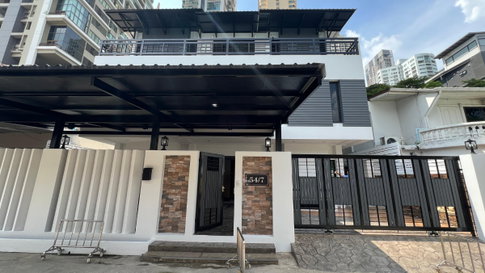 Townhouse for rent in Sukhumvit26