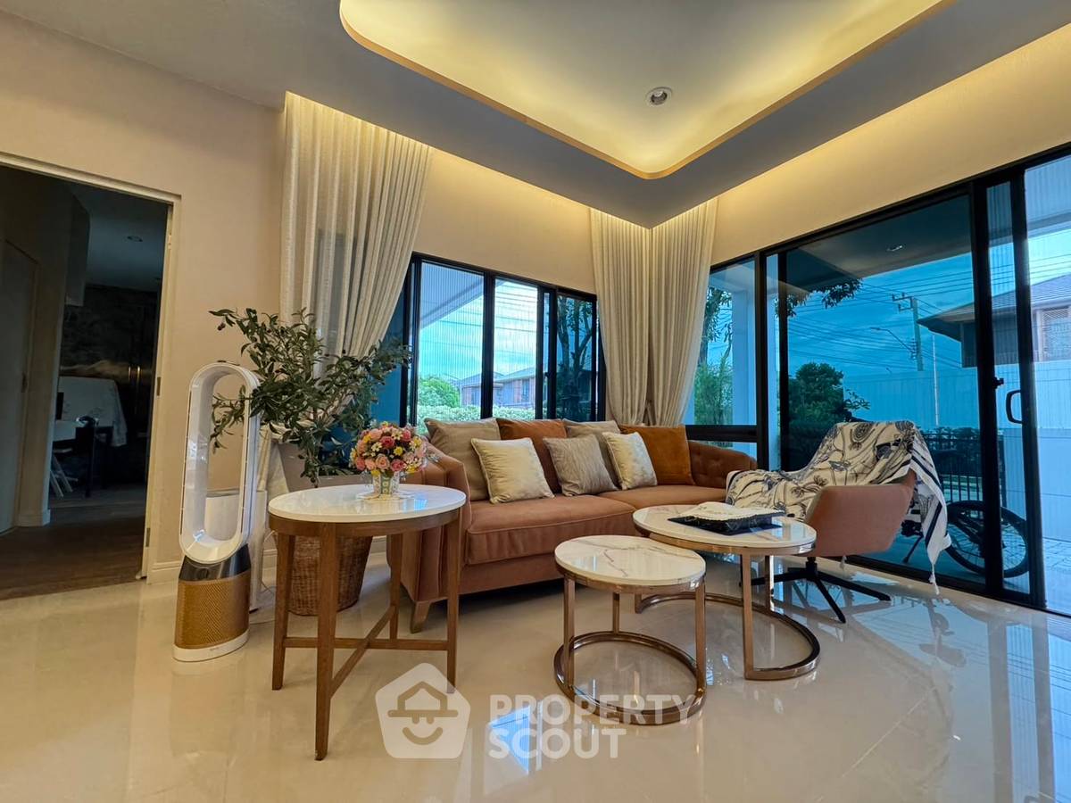 picture Large 4-BR 380 Sqm House At Burasiri Pattanakarn (ID 3014182) - 7/50
