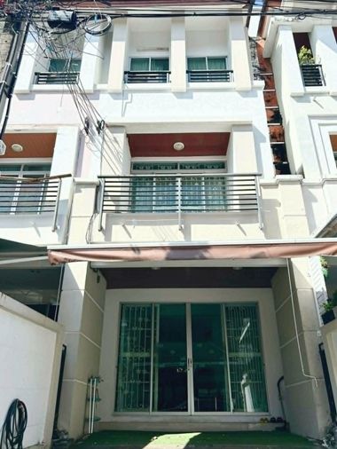 ให้เช่าทาวน์โฮม 3 ห้องนอน 180 ตร.ม. 18 ตร.ว. บ้านกลางเมือง เดอะ ปารีส พระราม 9-รามคำแหง