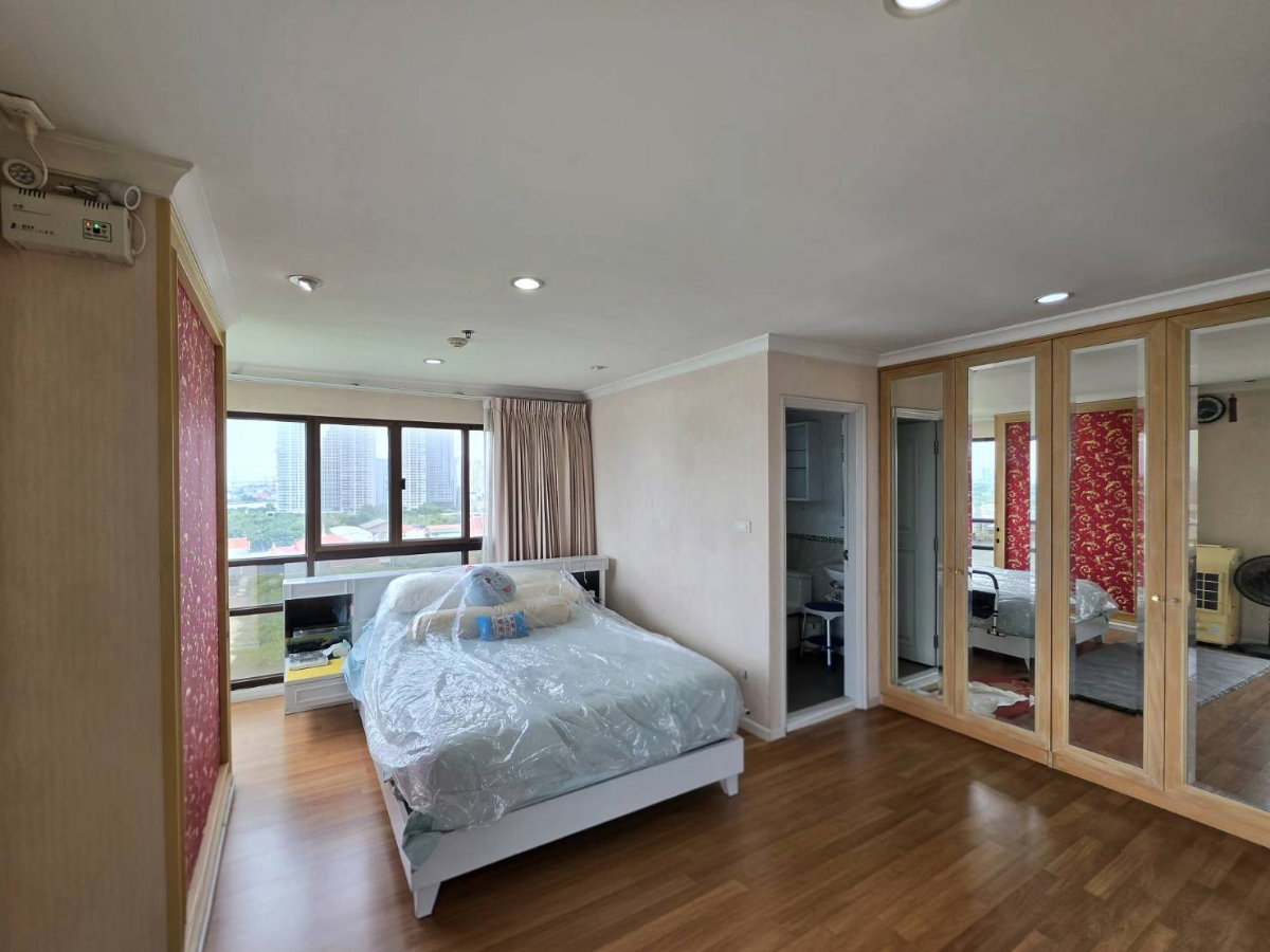 picture Riverside Penthouse Condo with an Unobstructed 180° Panoramic Chao Phraya River View! Spacious Corner Unit at an Affordable Price. - 5/14