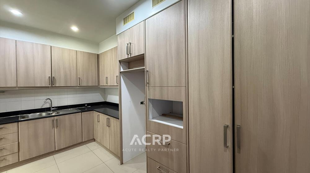 picture Partly-furnished Office Space for Rent, Sukhumvit 21 Asoke. Closed to BTS / MRT (00110678) - 10/12
