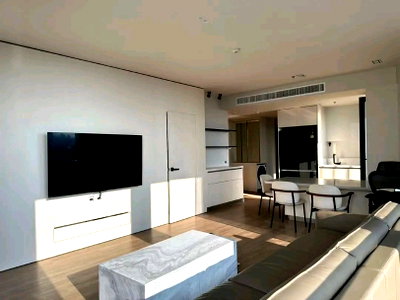 คอนโดให้เช่า : The Issara Sathorn 3-bedroom condo for rent on 32nd floor | Bangkok