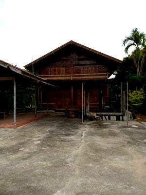 บ้านเดี่ยว สุพรรณบุรี : ขายบ้านเดี่ยว 2 ชั้น พร้อมที่ดิน 3 ไร่ 3 งาน อ.เมืองสุพรรณบุรี บรรยากาศร่มรื่น เหมาะสำหรับอยู่อาศัยหรือทำบ้านสวน