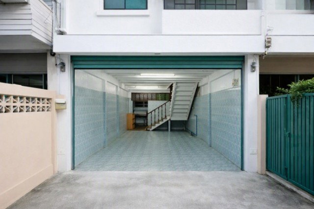 picture Central location in Sathorn, BTS Surasak, 1.6 km, 30 sq m, 220 sq m, 3-story townhome, Silom. - 3/8