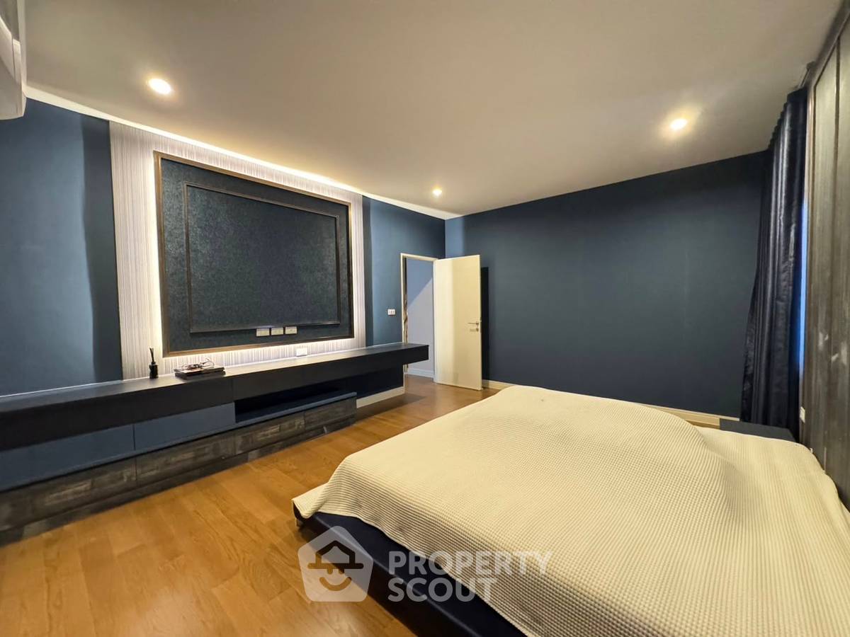picture Large 4-BR 380 Sqm House At Burasiri Pattanakarn (ID 3014182) - 9/50