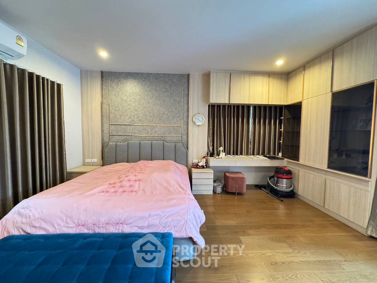 picture Large 4-BR 380 Sqm House At Burasiri Pattanakarn (ID 3014182) - 10/50