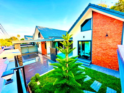 Houses for sale Bang Lamung Chonburi :  Luxury Modern Pool Villa for Sale  # Pong, Pattaya, Thailand