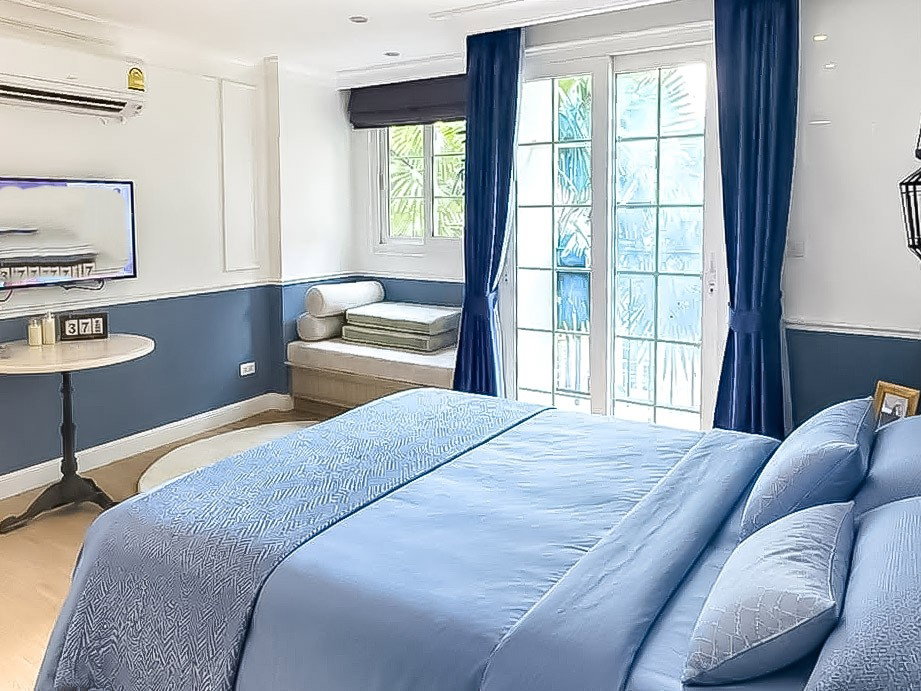 picture Studio Condo for Sale Seven Seas Côte dAzur Pool View - 4/7