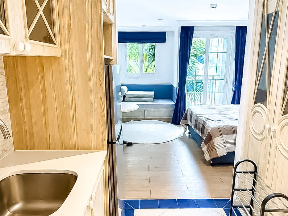 picture Studio Condo for Sale Seven Seas Côte dAzur Pool View - 1/7