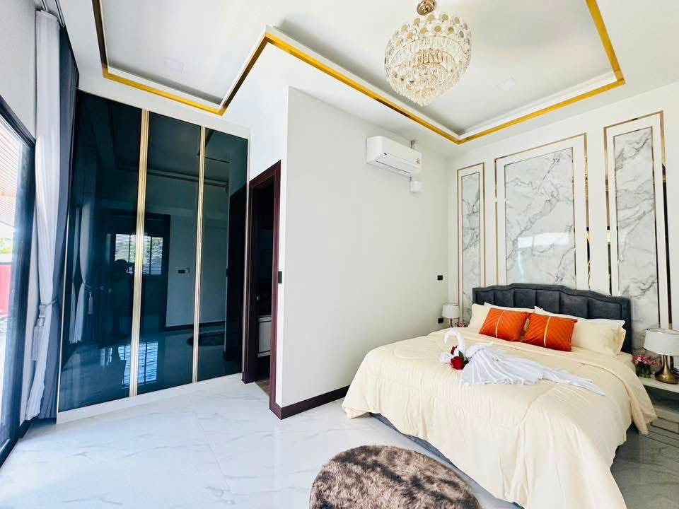picture  Luxury Modern Pool Villa for Sale  # Pong, Pattaya, Thailand - 26/40