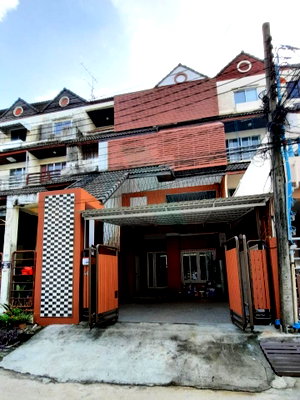 Townhouses for rent Bangkok : For Rent 4-story Townhouse VARATHORN VILLE PATTANAKARN 44 5 bedroom 4 bathroom
