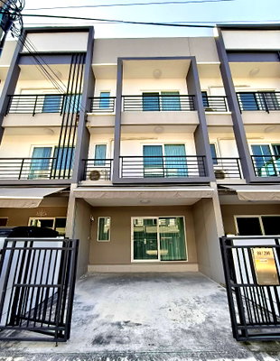 Townhouses for rent Bangkok : FOR RENT / SALE | Baan Klang Muang Suan Luang
🏡 3-Storey Townhome – Fully Furnished & Move-in Ready
💰 For Rent: 30,000 THB/month