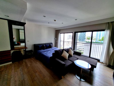 Condos for rent : Noble Remix for rent, Type Studio, spacious room, BTS Thonglor view, 1 bedroom, 1 bathroom, ready to move in.