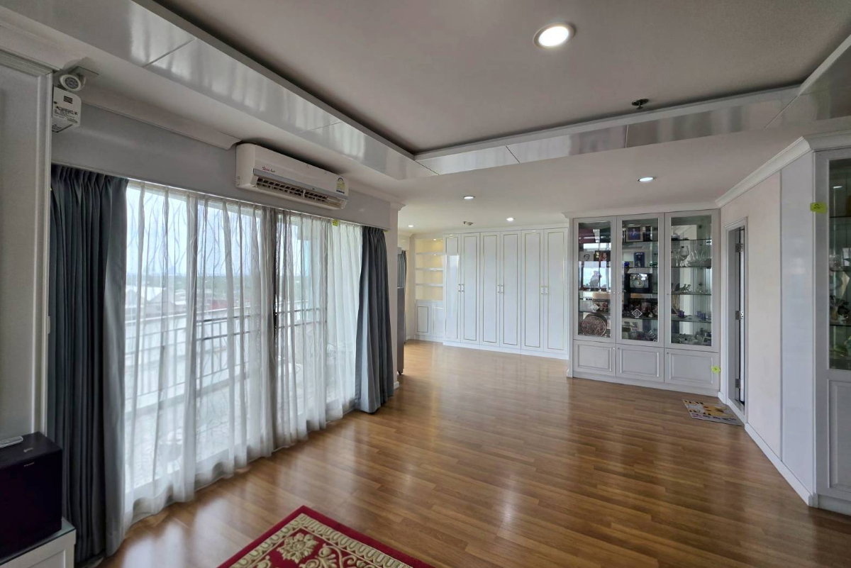 picture Riverfront Penthouse at Lumpini Place: Panoramic 180° Chao Phraya River View (188.44 sq.m.). - 7/11