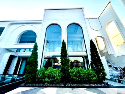 Houses for sale Bang Lamung Chonburi : Luxury 3 Pool Villas Project for Sale Pattaya