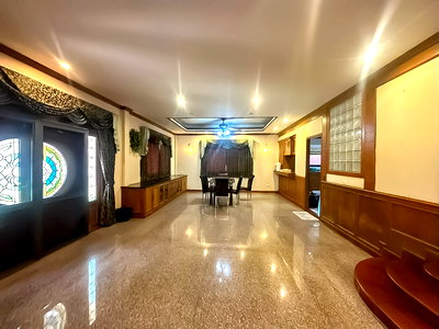 Houses for sale Bang Lamung Chonburi : Spacious 2 Storey House for Sale Noen Plab Wan East Pattaya