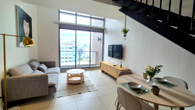 คอนโดให้เช่า : The Lofts Ekkamai | Spacious 1 bed Duplex For Rent Near BTS Ekkamai | Add line: @agentkarn