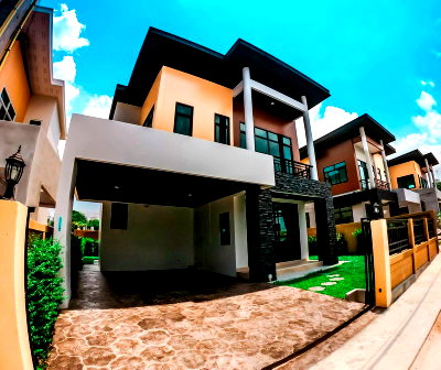 Houses for sale Bang Lamung Chonburi : Beautiful detached house for sale in Kanthamat Pattaya housing project, Bang Lamung, Chonburi.