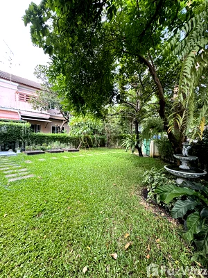 Houses for rent Bangkok : Detached House with 3 Bedrooms and Garden 6684857