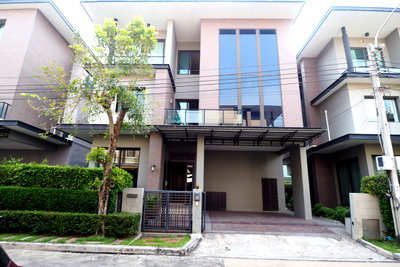 เช่าบ้านเดี่ยว ม.รามคำแหง : ให้เช่า บ้านเดี่ยว3ชั้น โซล เอกมัย-ลาดพร้าว พร้อมเฟอร์นิเจอร์ครบ ติดโรงเรียนบดินทร์เดชา  (สิงห์ สิงหเสนี)