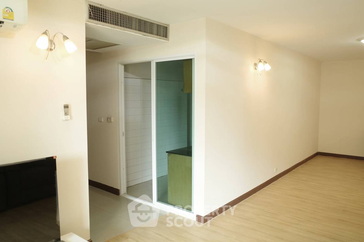 picture 3-BR Fragrant 71 Condominium Near BTS Phra Khanong (ID 3205458) - 2/12